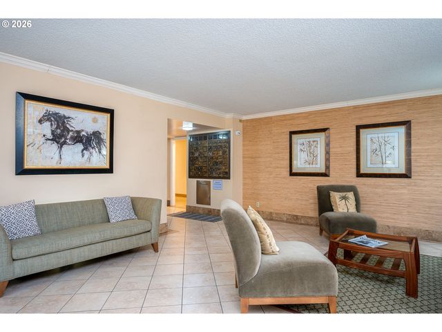 2021 Sw MAIN St 32, Portland, OR 97205