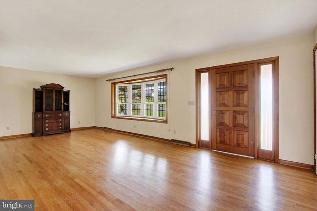 9130 MEADOWBROOK DR, Waynesboro, PA 17268
