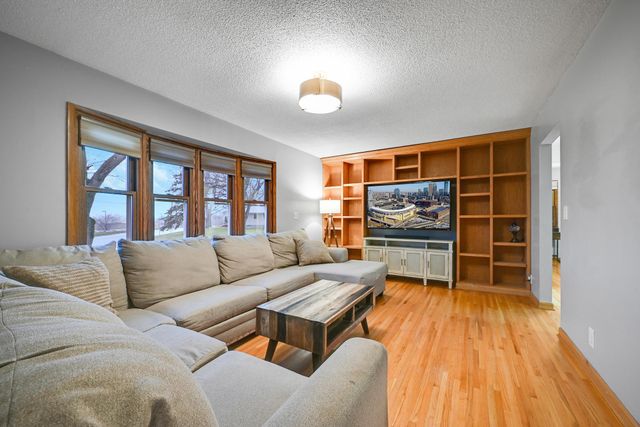 7021 34th Avenue N, Crystal, MN 55427