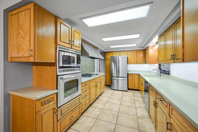 7021 34th Avenue N, Crystal, MN 55427