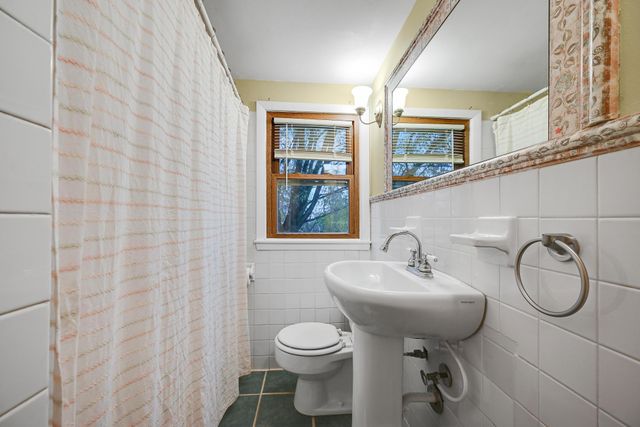 7021 34th Avenue N, Crystal, MN 55427