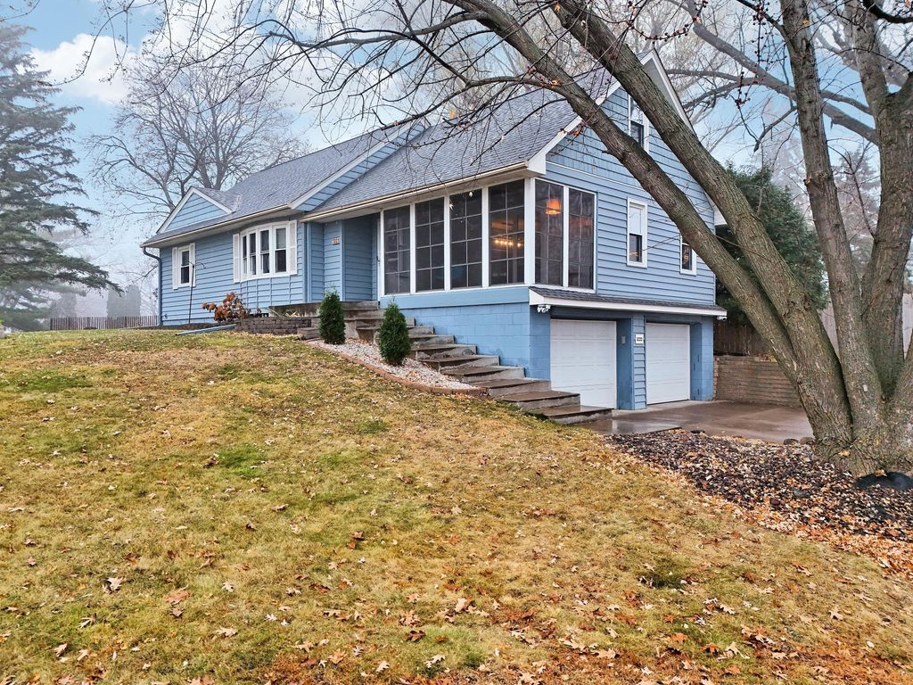 7021 34th Avenue N, Crystal, MN 55427