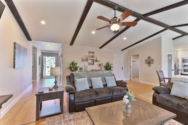 333 Oak Tree Cir, Murphys, CA 95247