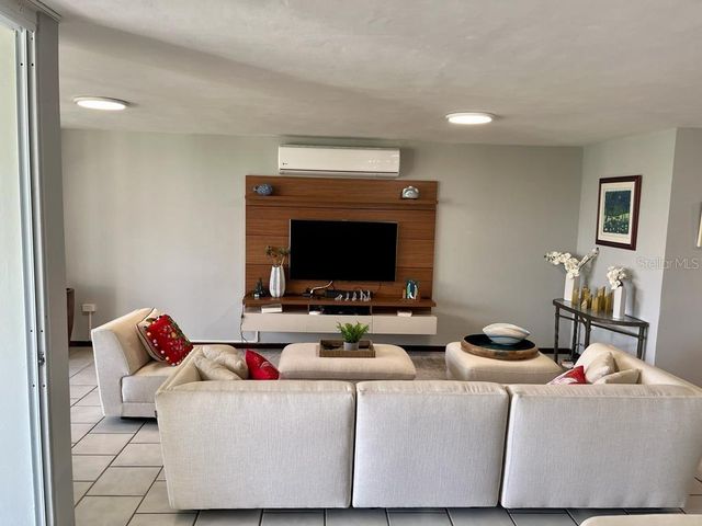 Q COSTA DORADA II Q8, Dorado, PR 00646