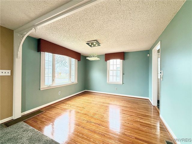 73 Tussing Lane, Tonawanda, NY 14150