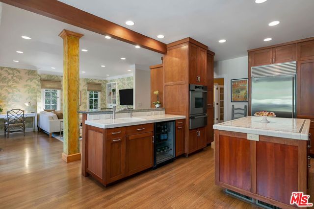 332 S Anita Avenue, Los Angeles, CA 90049