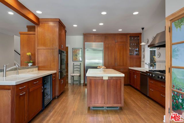 332 S Anita Avenue, Los Angeles, CA 90049