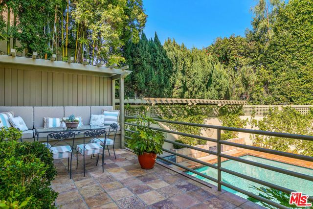 332 S Anita Avenue, Los Angeles, CA 90049