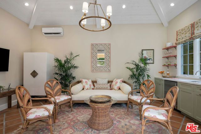 332 S Anita Avenue, Los Angeles, CA 90049