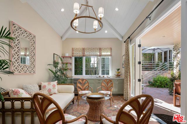 332 S Anita Avenue, Los Angeles, CA 90049
