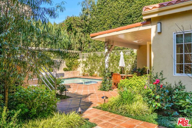 332 S Anita Avenue, Los Angeles, CA 90049