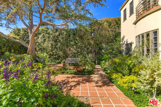 332 S Anita Avenue, Los Angeles, CA 90049