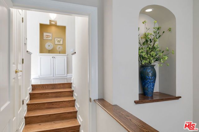 332 S Anita Avenue, Los Angeles, CA 90049