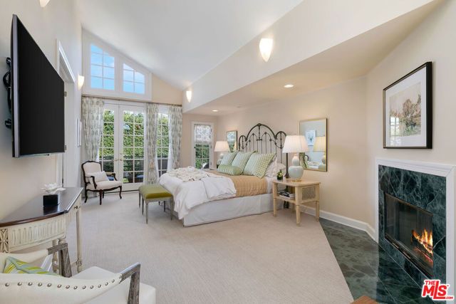 332 S Anita Avenue, Los Angeles, CA 90049
