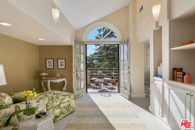 332 S Anita Avenue, Los Angeles, CA 90049