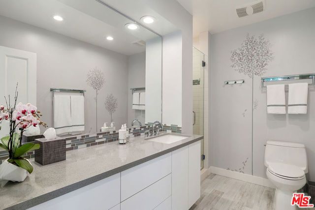332 S Anita Avenue, Los Angeles, CA 90049