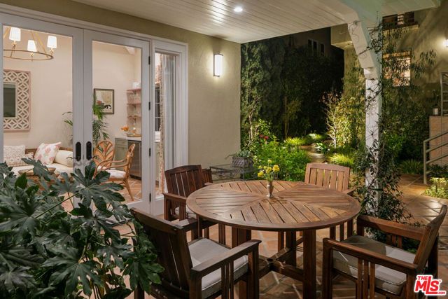 332 S Anita Avenue, Los Angeles, CA 90049
