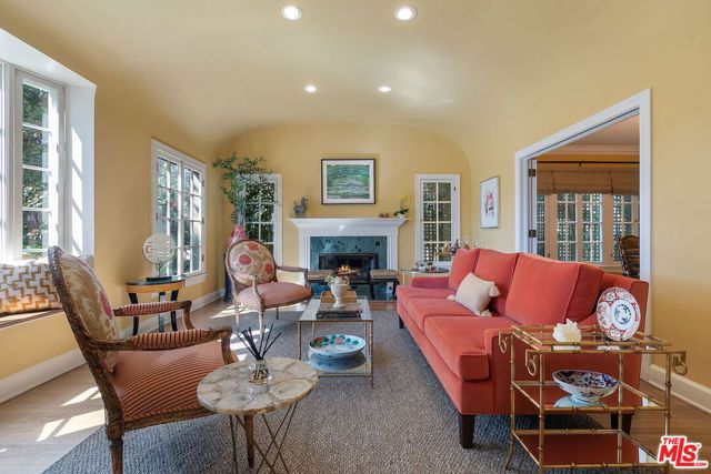 332 S Anita Avenue, Los Angeles, CA 90049