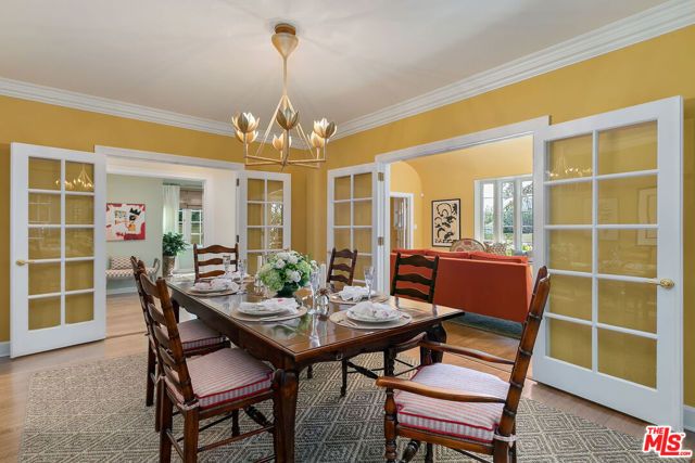 332 S Anita Avenue, Los Angeles, CA 90049