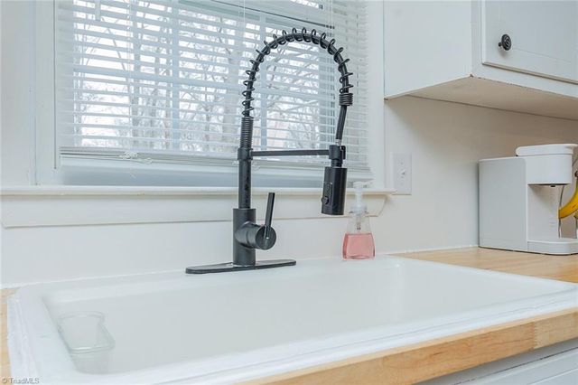 2047 Old Mountain Road, Lexington, NC 27292