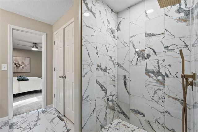 7809 NW Scenic Drive, Weatherby Lake, MO 64152