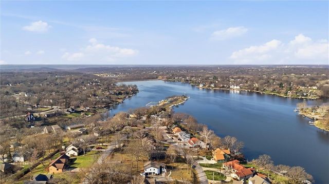 7809 NW Scenic Drive, Weatherby Lake, MO 64152