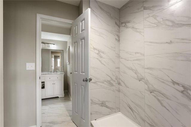 7809 NW Scenic Drive, Weatherby Lake, MO 64152