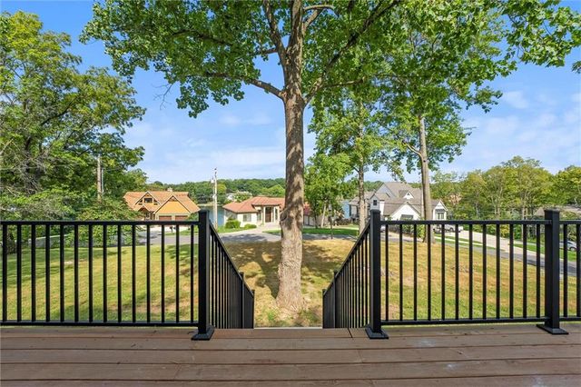 7809 NW Scenic Drive, Weatherby Lake, MO 64152