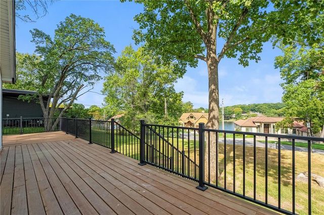 7809 NW Scenic Drive, Weatherby Lake, MO 64152