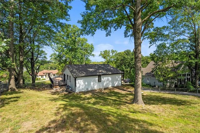7809 NW Scenic Drive, Weatherby Lake, MO 64152