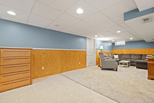 33 Ledge Street, Melrose, MA 02176