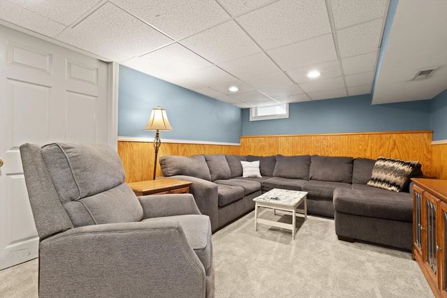 33 Ledge Street, Melrose, MA 02176