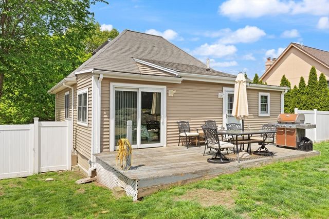33 Ledge Street, Melrose, MA 02176