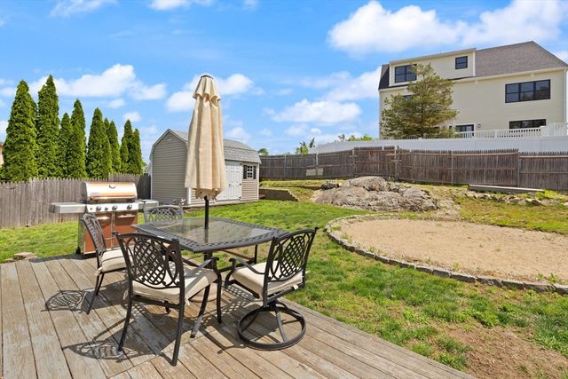 33 Ledge Street, Melrose, MA 02176