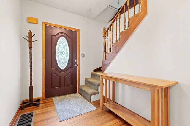 33 Ledge Street, Melrose, MA 02176