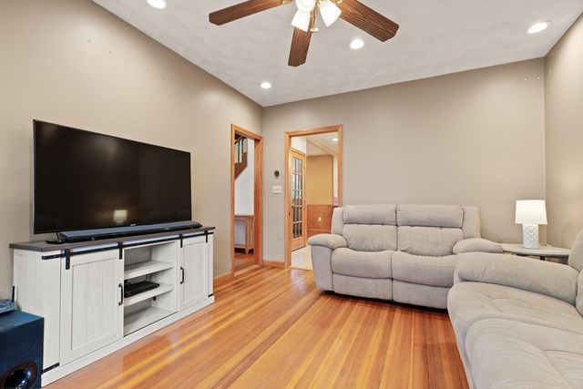 33 Ledge Street, Melrose, MA 02176