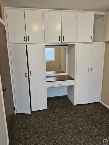 2124 SW Morningside RD, Topeka, KS 66614