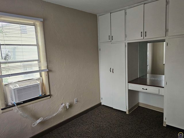 2124 SW Morningside RD, Topeka, KS 66614