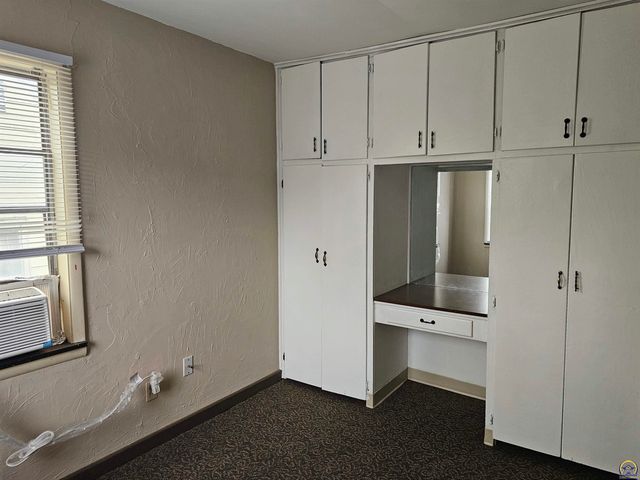 2124 SW Morningside RD, Topeka, KS 66614