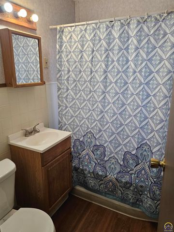 2124 SW Morningside RD, Topeka, KS 66614