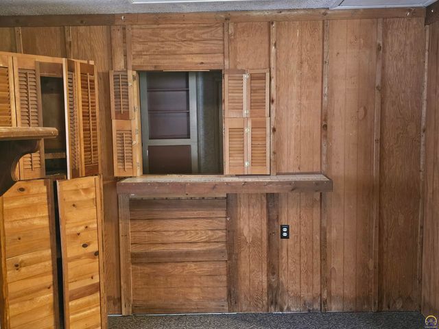 2124 SW Morningside RD, Topeka, KS 66614