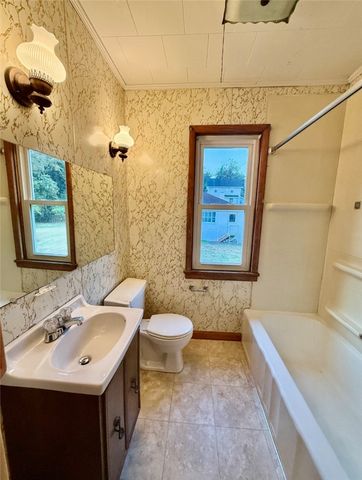 101 W Fulton St, New Castle, PA 16102