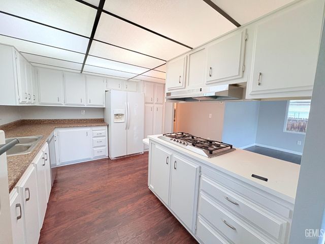 8536 Kern Canyon Road 184, Bakersfield, CA 93306