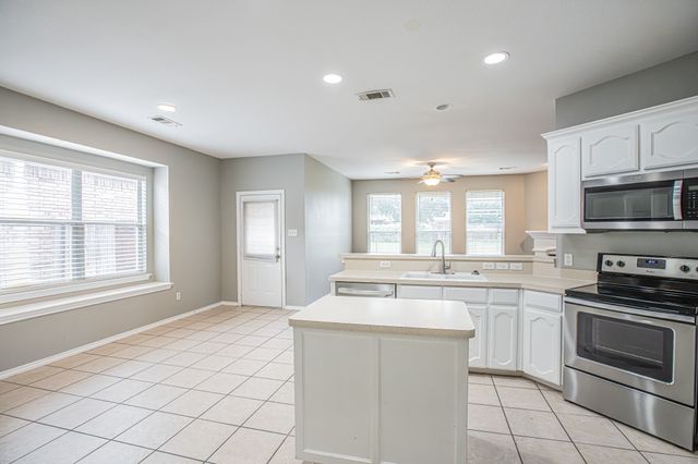 3848 Brandywine Lane, Fort Worth, TX 76244