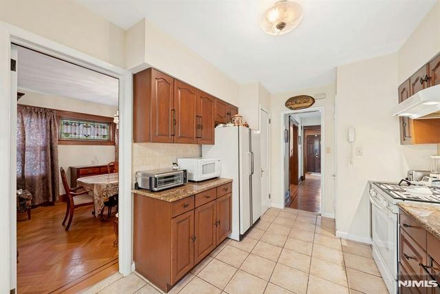 520 Dewey Avenue, Cliffside Park, NJ 07010