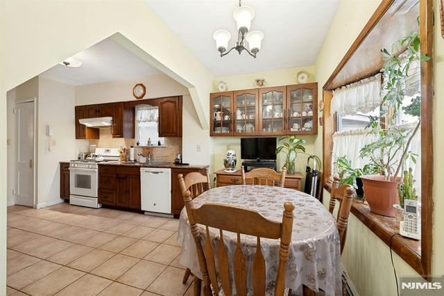 520 Dewey Avenue, Cliffside Park, NJ 07010