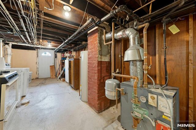 520 Dewey Avenue, Cliffside Park, NJ 07010