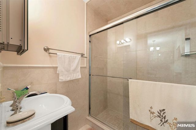 520 Dewey Avenue, Cliffside Park, NJ 07010