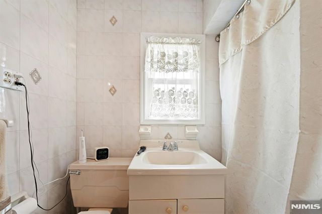 520 Dewey Avenue, Cliffside Park, NJ 07010