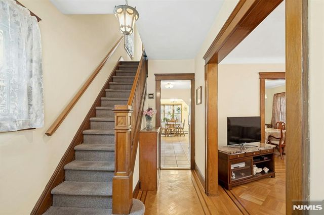 520 Dewey Avenue, Cliffside Park, NJ 07010